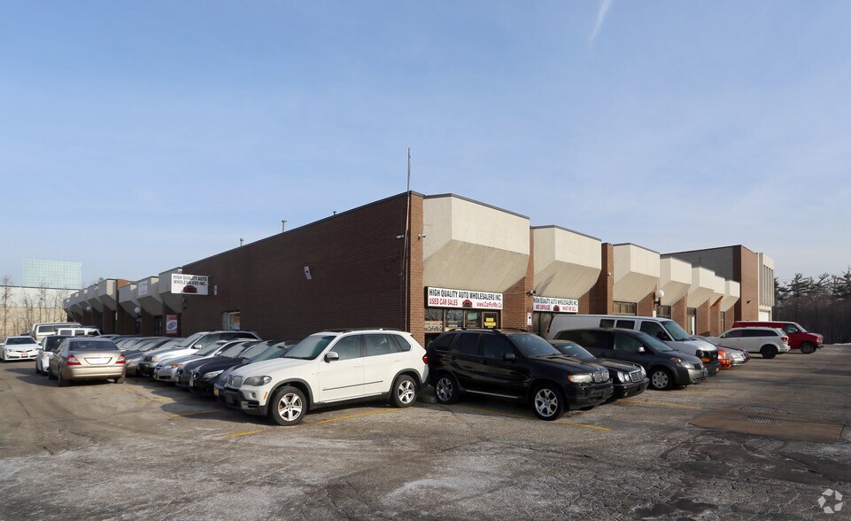 4544 Dufferin St, Toronto, ON à louer - Photo du bâtiment - Image 2 de 7