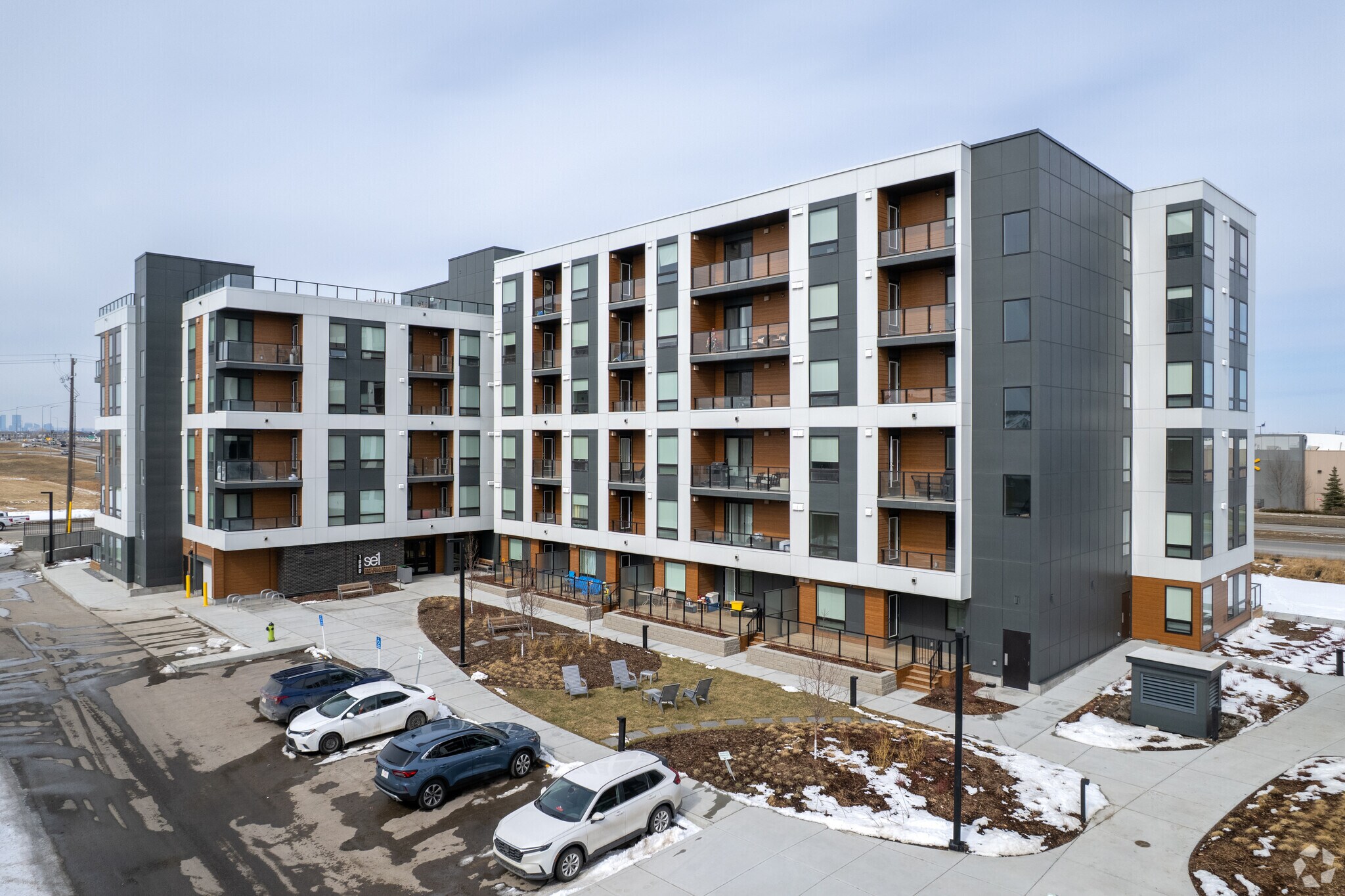 8500 19 Av SE, Calgary, AB for sale Primary Photo- Image 1 of 4