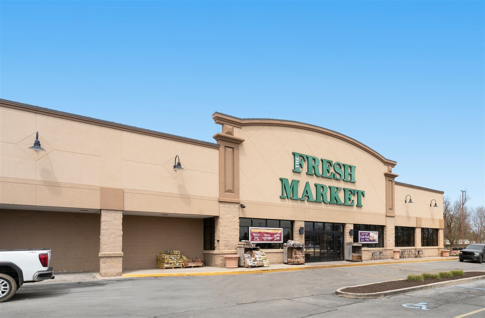 6306-6410 W Jefferson Blvd, Fort Wayne, IN for lease Building Photo- Image 1 of 15