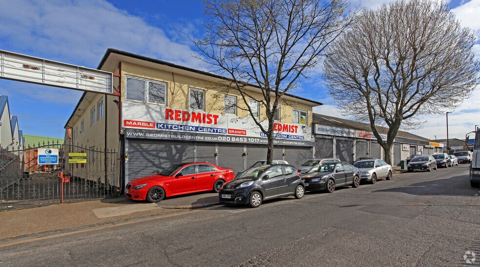 52-56 Standard Rd, Londres à louer - Photo du bâtiment - Image 2 de 11