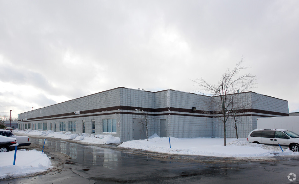 440 Lawrence Bell Dr, Amherst, NY for lease - Building Photo - Image 2 of 4