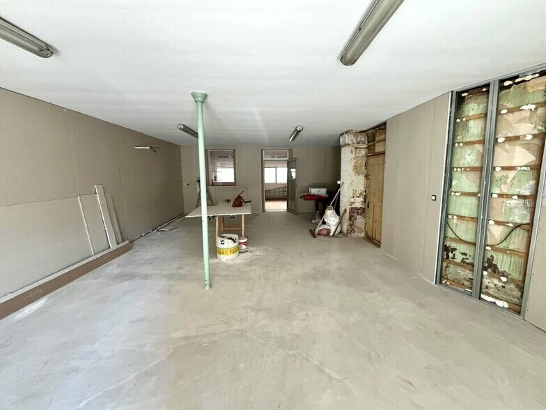 Retail in Les Arcs for lease - Interior Photo - Image 3 of 6