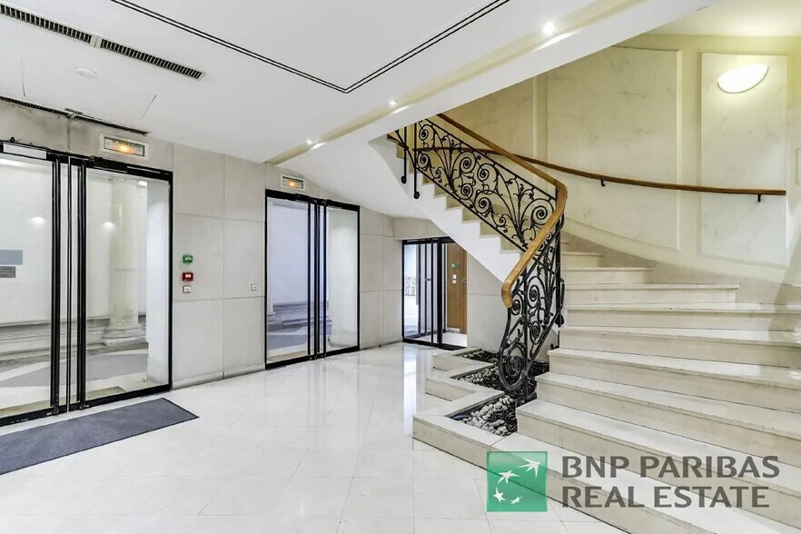 31-33 Rue De Mogador, Paris for lease - Lobby - Image 2 of 2