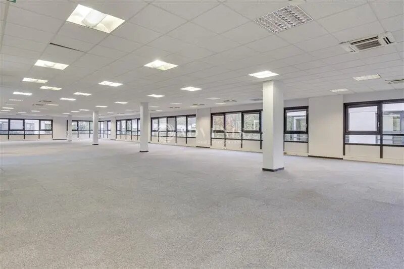 Bureau dans Guyancourt à louer - Photo du bâtiment - Image 2 de 6