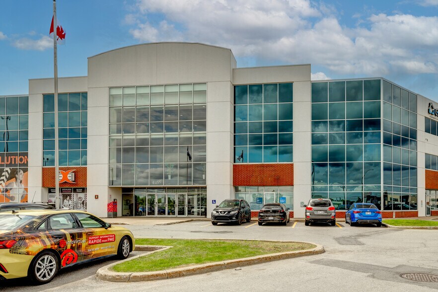 4451-4479 Aut Laval Ouest (A-440), Laval, QC à louer - Photo du bâtiment - Image 2 de 23