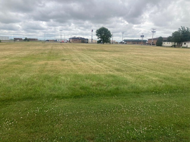 2207 Broadway, Minot, ND for sale - Primary Photo - Image 1 of 11