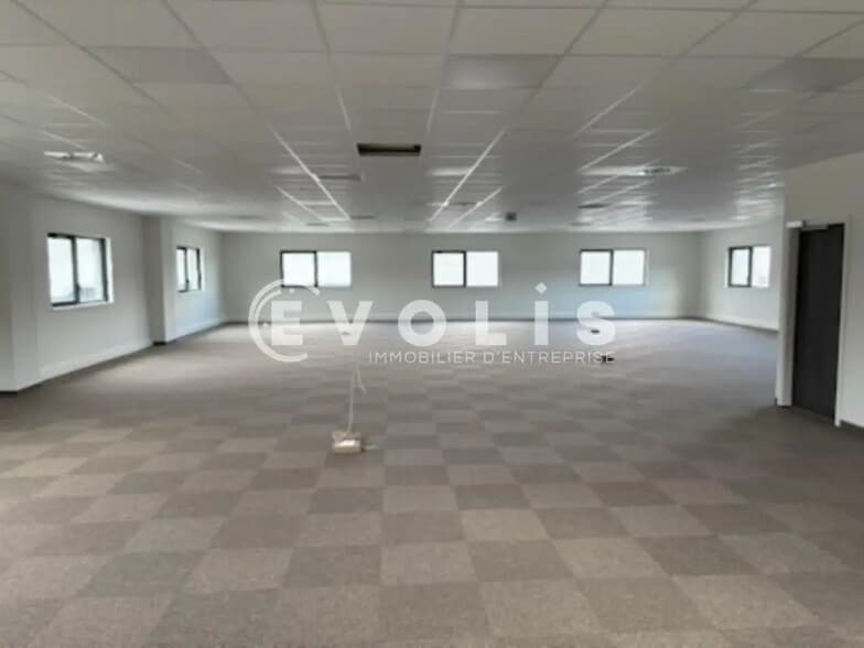 139 Rue Isaac Asimov, Bourgoin-Jallieu for lease - Building Photo - Image 3 of 40