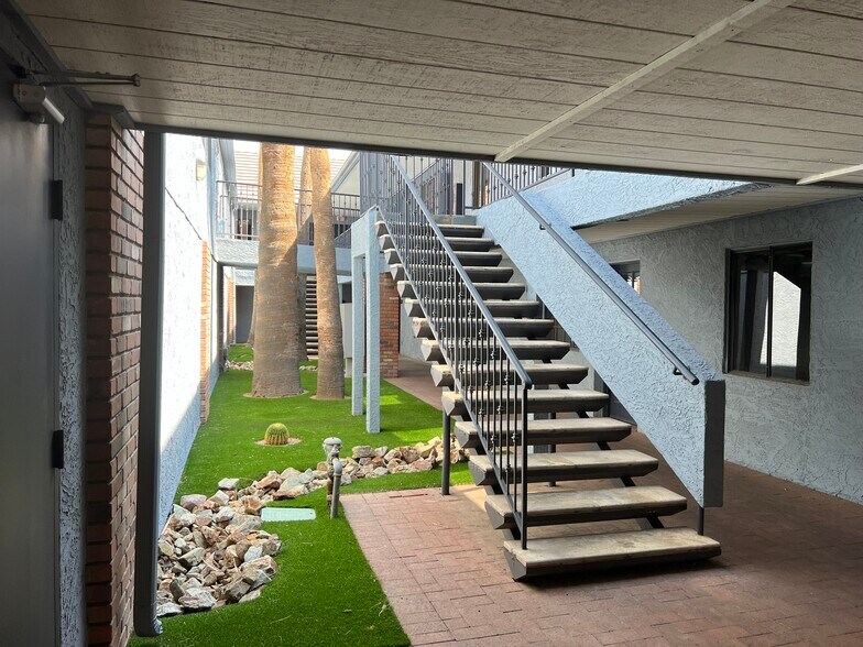 4539 N 22nd St, Phoenix, AZ à louer - Photo du bâtiment - Image 2 de 14