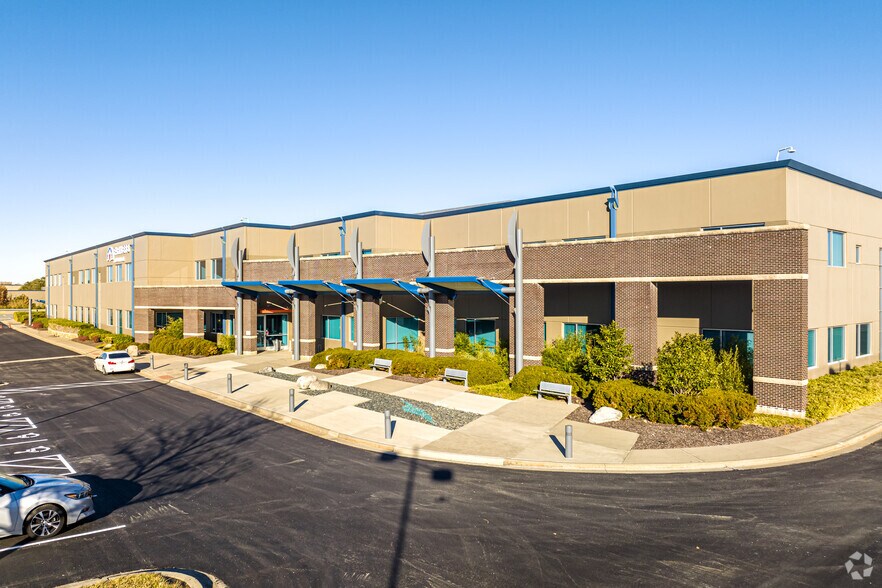 17000 W 119th St, Lenexa, KS à louer - Photo du bâtiment - Image 2 de 10