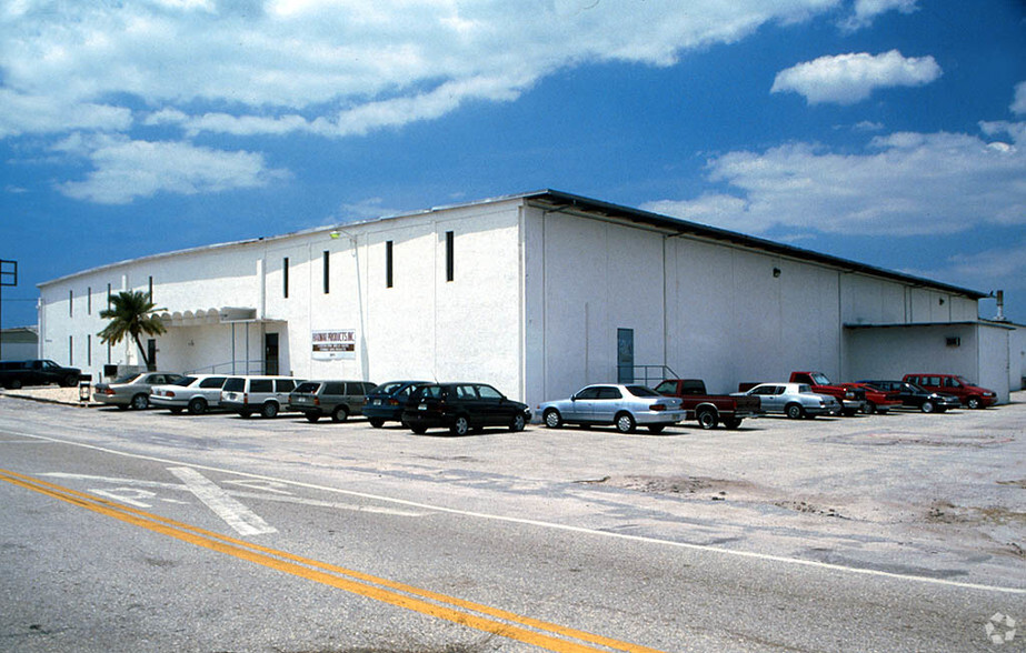 2075 47th St, Sarasota, FL for lease - Building Photo - Image 2 of 32