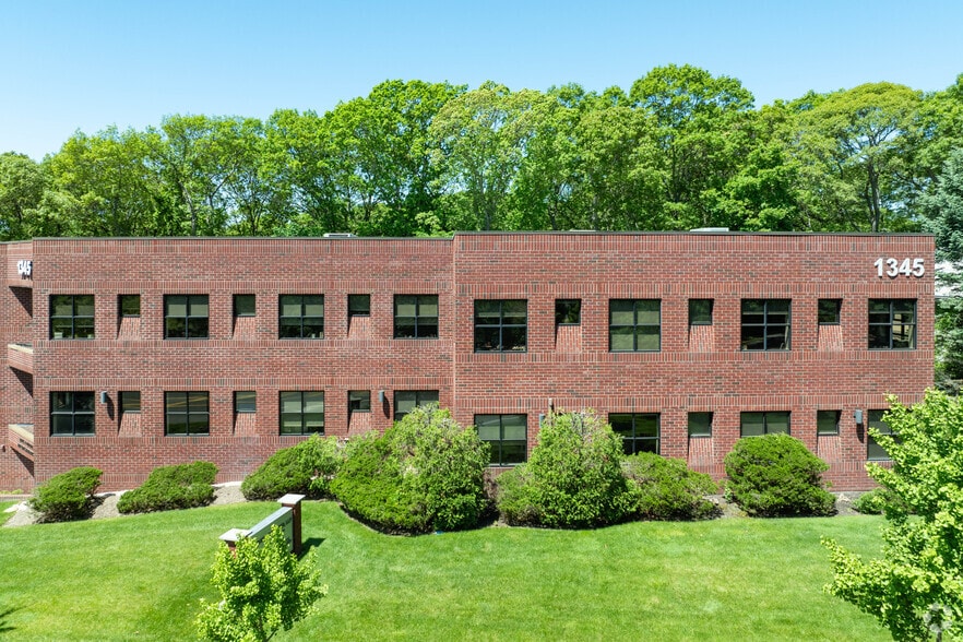 1345 Motor Pky, Islandia, NY for sale - Building Photo - Image 2 of 4