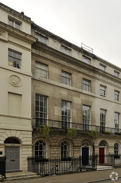 39 Fitzroy Sq, London for lease - Primary Photo - Image 1 of 6