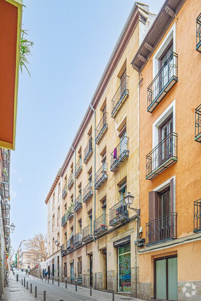 Calle Mesón de Paredes, Madrid, Madrid for sale - Primary Photo - Image 1 of 2
