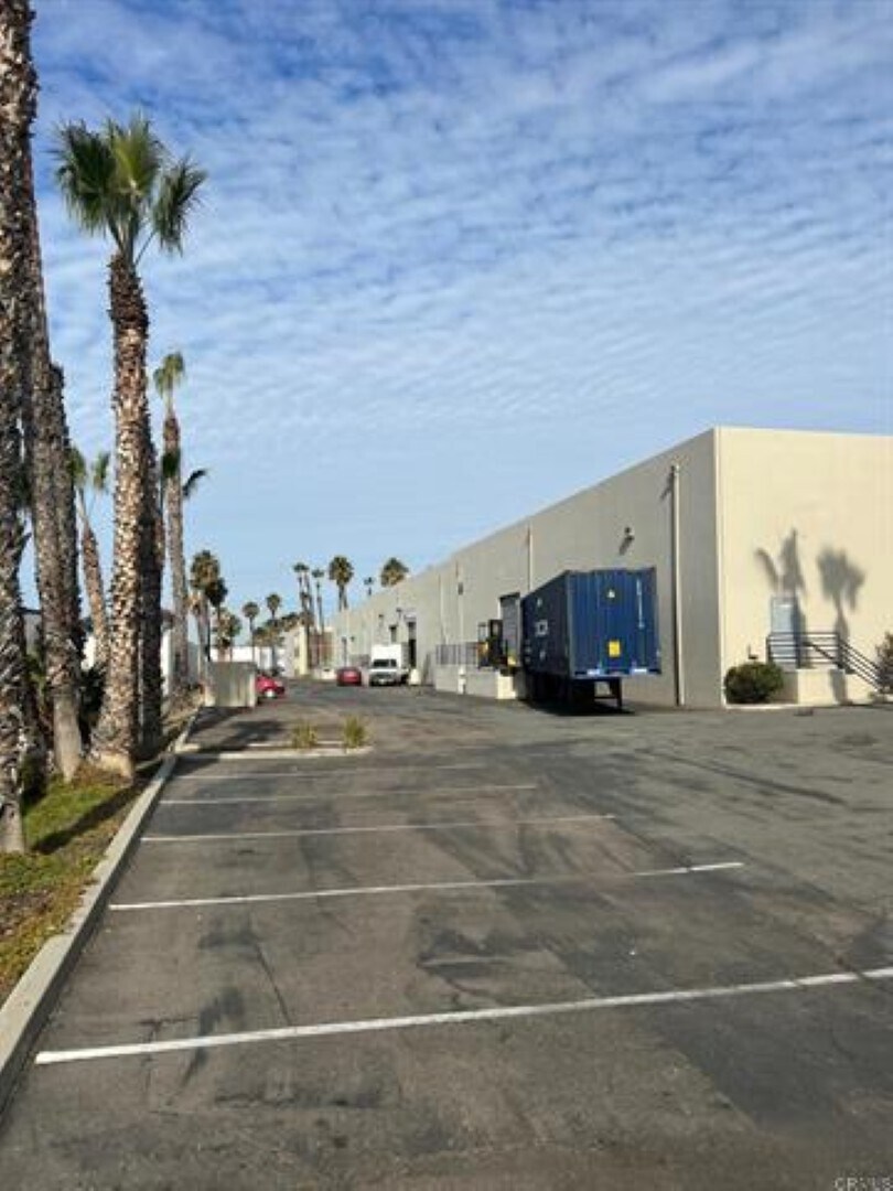 3085 Beyer Blvd, San Diego, CA à louer Photo du bâtiment- Image 1 de 9