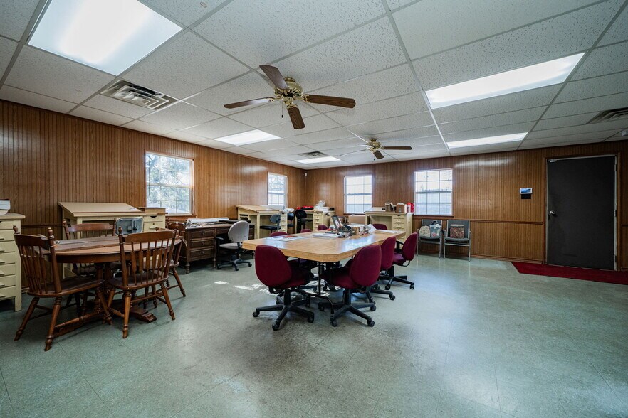 12540 C F Hawn Fwy, Dallas, TX à louer - Photo du bâtiment - Image 3 de 14