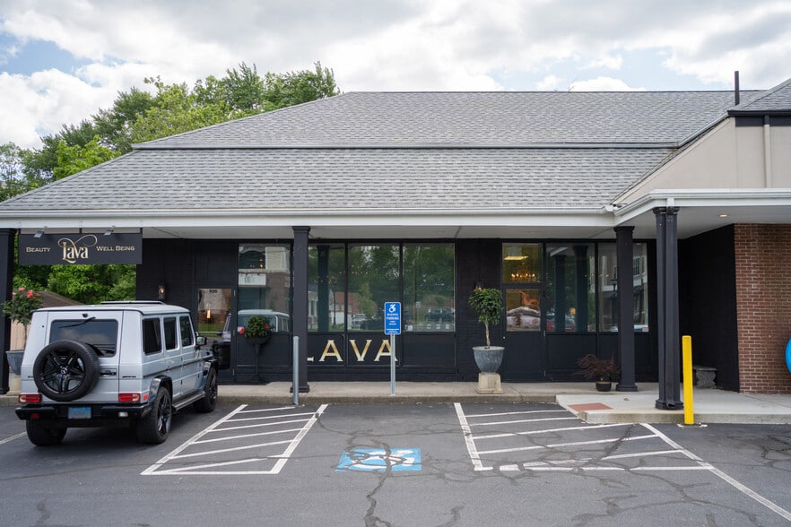 900 Farmington Ave Turnkey Investment portfolio of 2 properties for sale on LoopNet.ca - Building Photo - Image 2 of 7