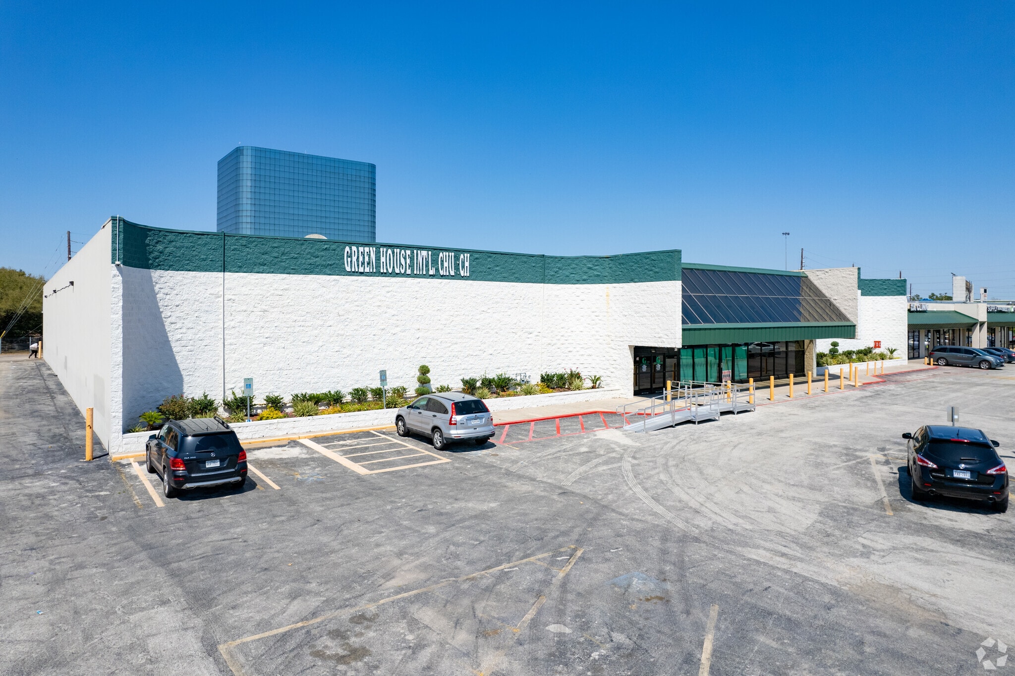 200 W Greens Rd, Houston, TX for sale Primary Photo- Image 1 of 7