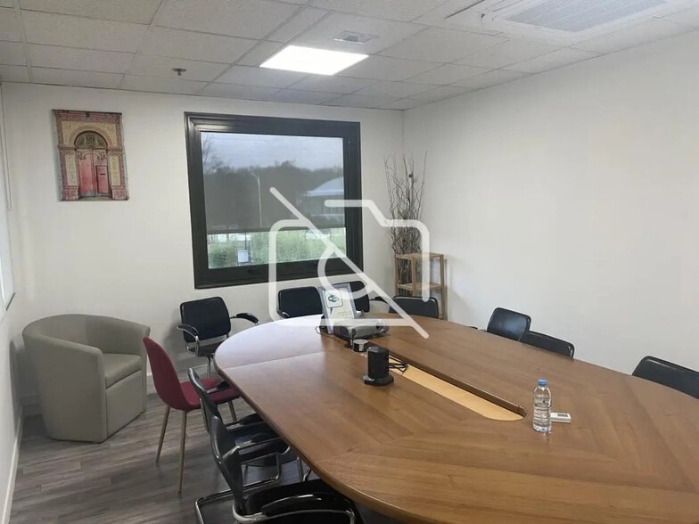 Office in Croissy-Beaubourg for lease - Building Photo - Image 3 of 3