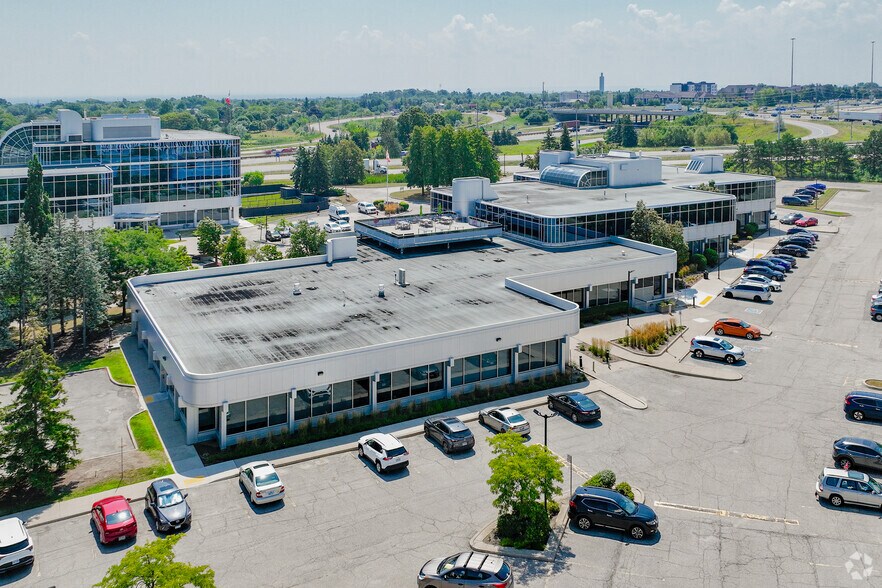 2695 N Sheridan Way, Mississauga, ON à louer - Photo du bâtiment - Image 2 de 3