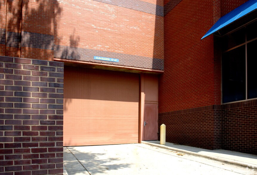 601 W Fourth St, Winston-Salem, NC à louer - Photo du bâtiment - Image 2 de 6