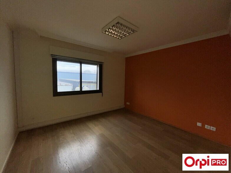Office in SAINT-SYMPHORIEN-D'OZON for lease - Building Photo - Image 3 of 21