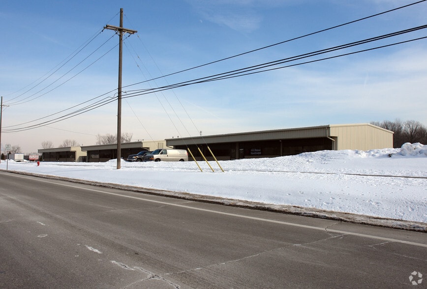 21495 Russell St, Rockwood, MI for lease - Building Photo - Image 3 of 6