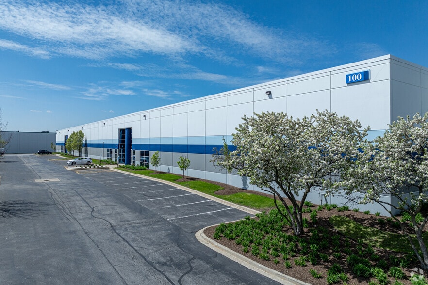 100 N Gary Ave, Roselle, IL à louer - Photo principale - Image 1 de 5