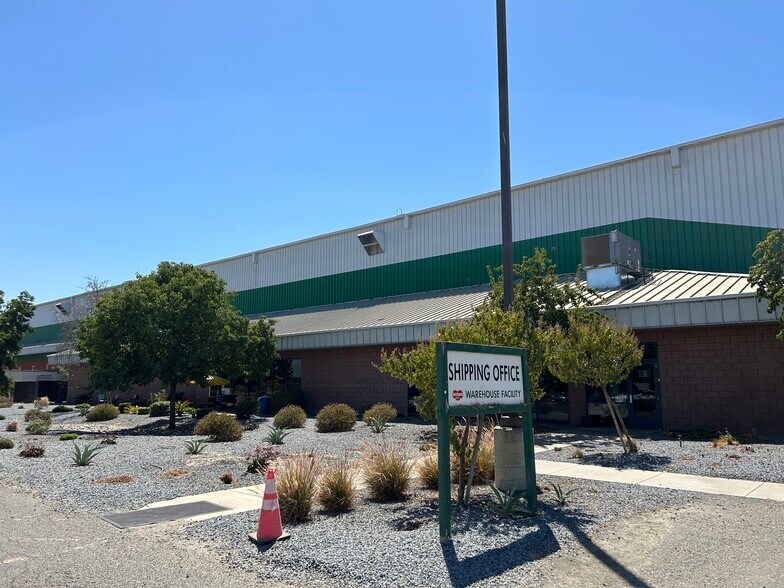 10652 Jackson Ave, Hanford, CA à vendre - Photo du bâtiment - Image 3 de 7