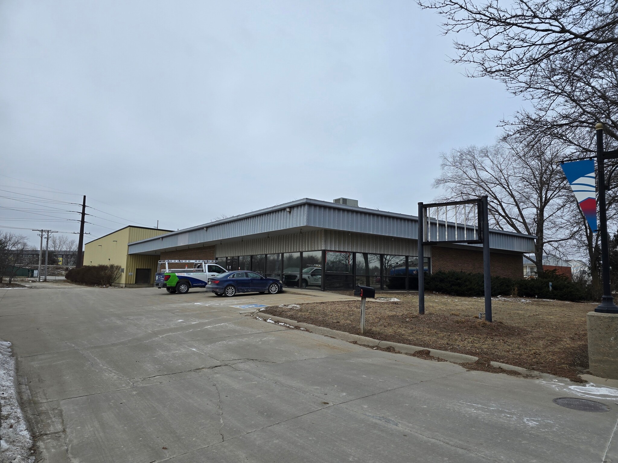 218 2nd St, Coralville, IA for sale Primary Photo- Image 1 of 61