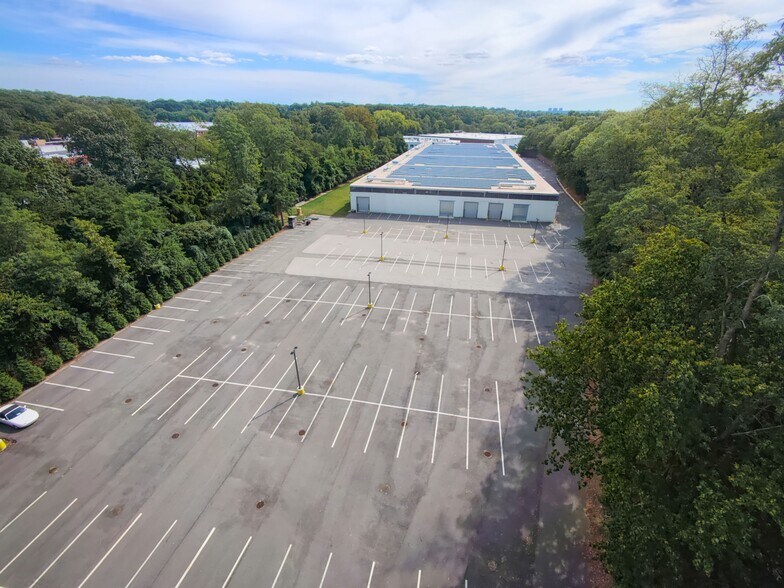85 Harbor Rd, Port Washington, NY à vendre - Photo du bâtiment - Image 3 de 9