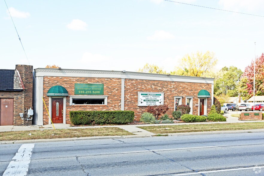 25225-25235 Gratiot Ave, Roseville, MI à vendre - Photo du bâtiment - Image 2 de 6