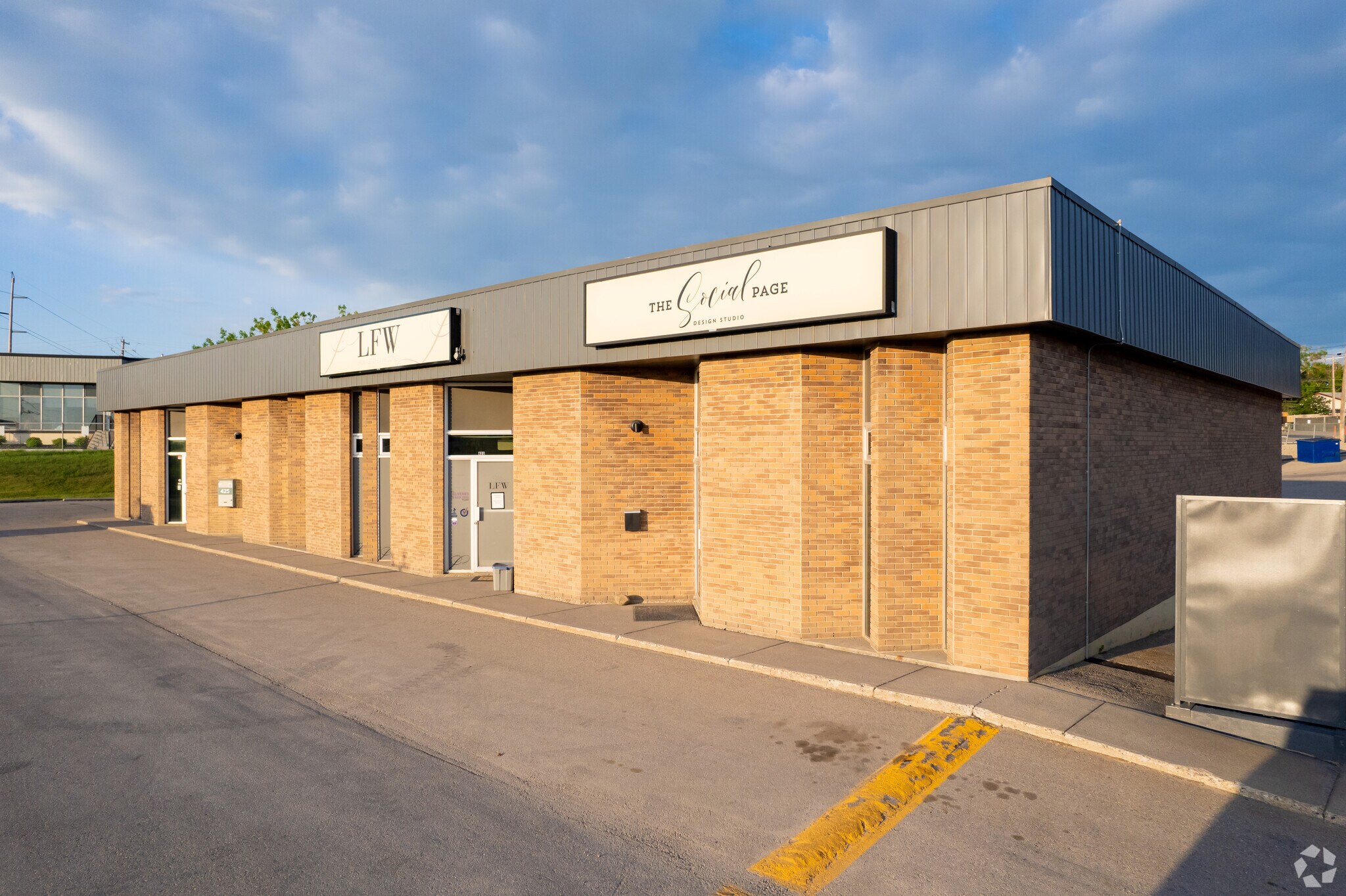 421-427 Forge Rd SE, Calgary, AB à vendre Photo principale- Image 1 de 1