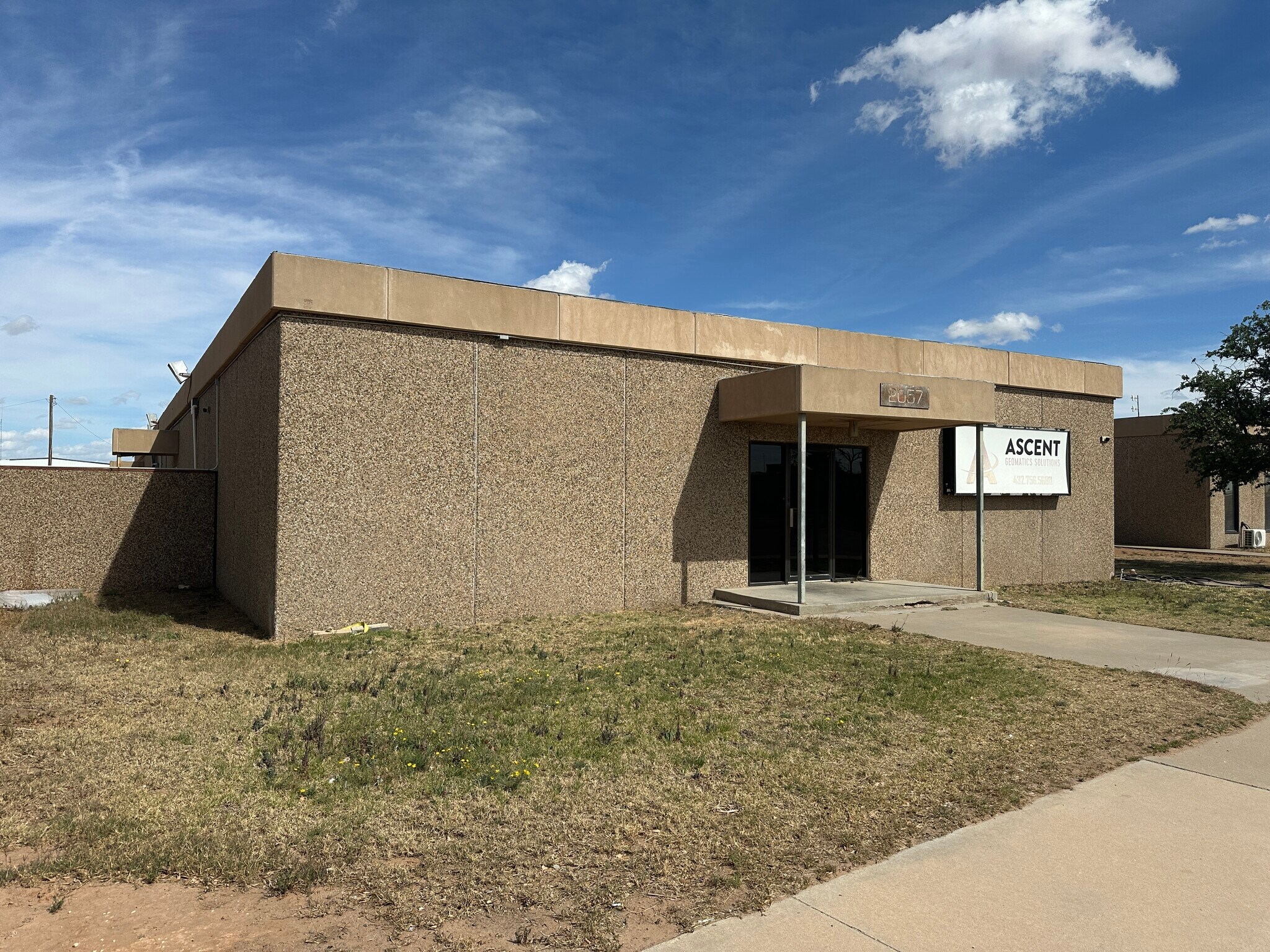 2057 Commerce Dr, Midland, TX for lease Interior Photo- Image 1 of 2