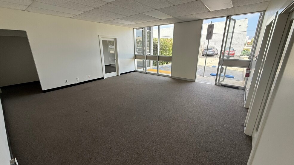 2005 Palma Dr, Ventura, CA à louer - Photo du bâtiment - Image 2 de 5