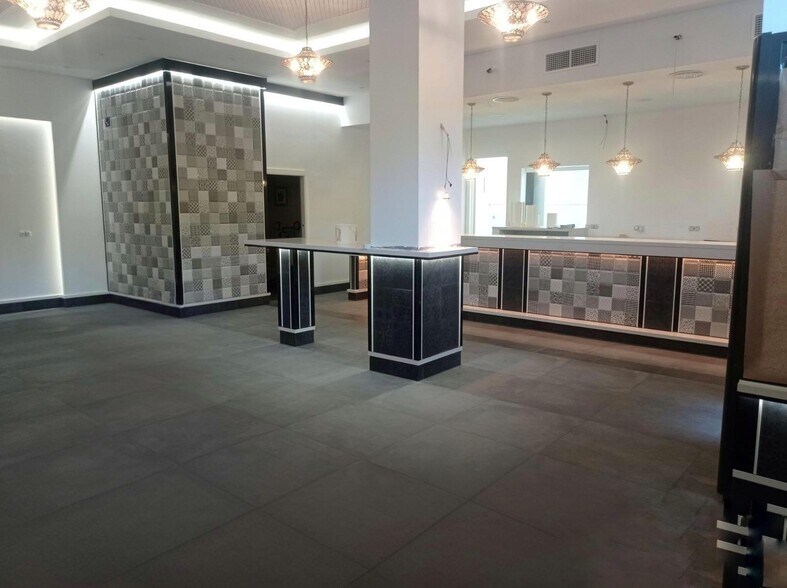 Retail in Córdoba, Córdoba for lease - Interior Photo - Image 2 of 17