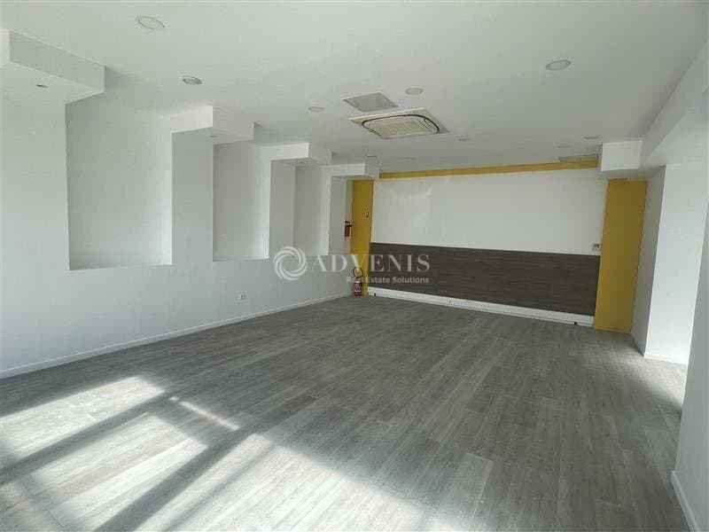 Retail in Tremblay En France for lease Interior Photo- Image 1 of 9