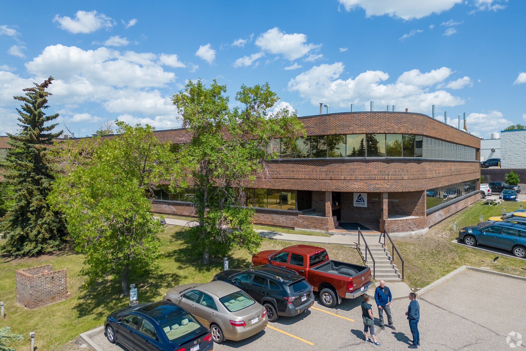 2810 12th St NE, Calgary, AB for sale Primary Photo- Image 1 of 1