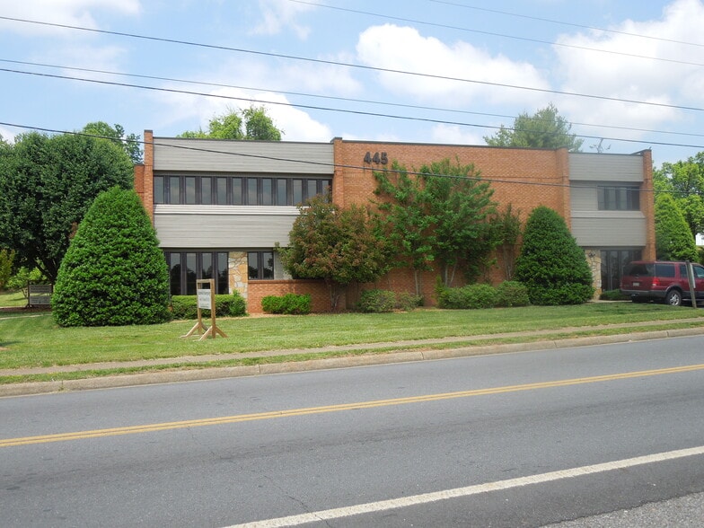 445 E Commonwealth Blvd, Martinsville, VA à louer - Photo du bâtiment - Image 1 de 4