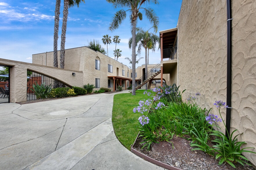 8694 Lemon Ave, La Mesa, CA for sale - Building Photo - Image 2 of 8