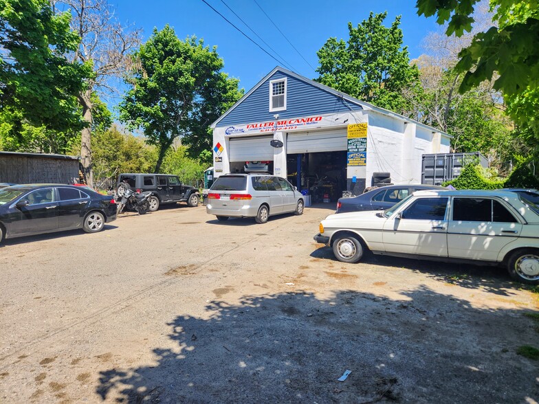 90 Old Quogue Rd, Riverhead, NY for sale - Building Photo - Image 3 of 10
