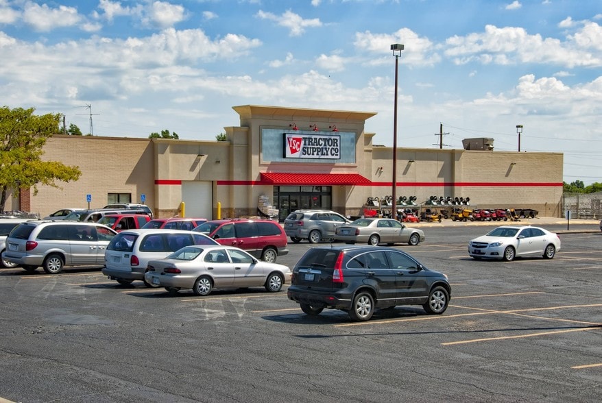 1312 Industrial Rd, Emporia, KS for lease - Primary Photo - Image 1 of 17