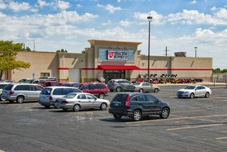 Plus de détails pour 1312 Industrial Rd, Emporia, KS - Commerce de détail à louer