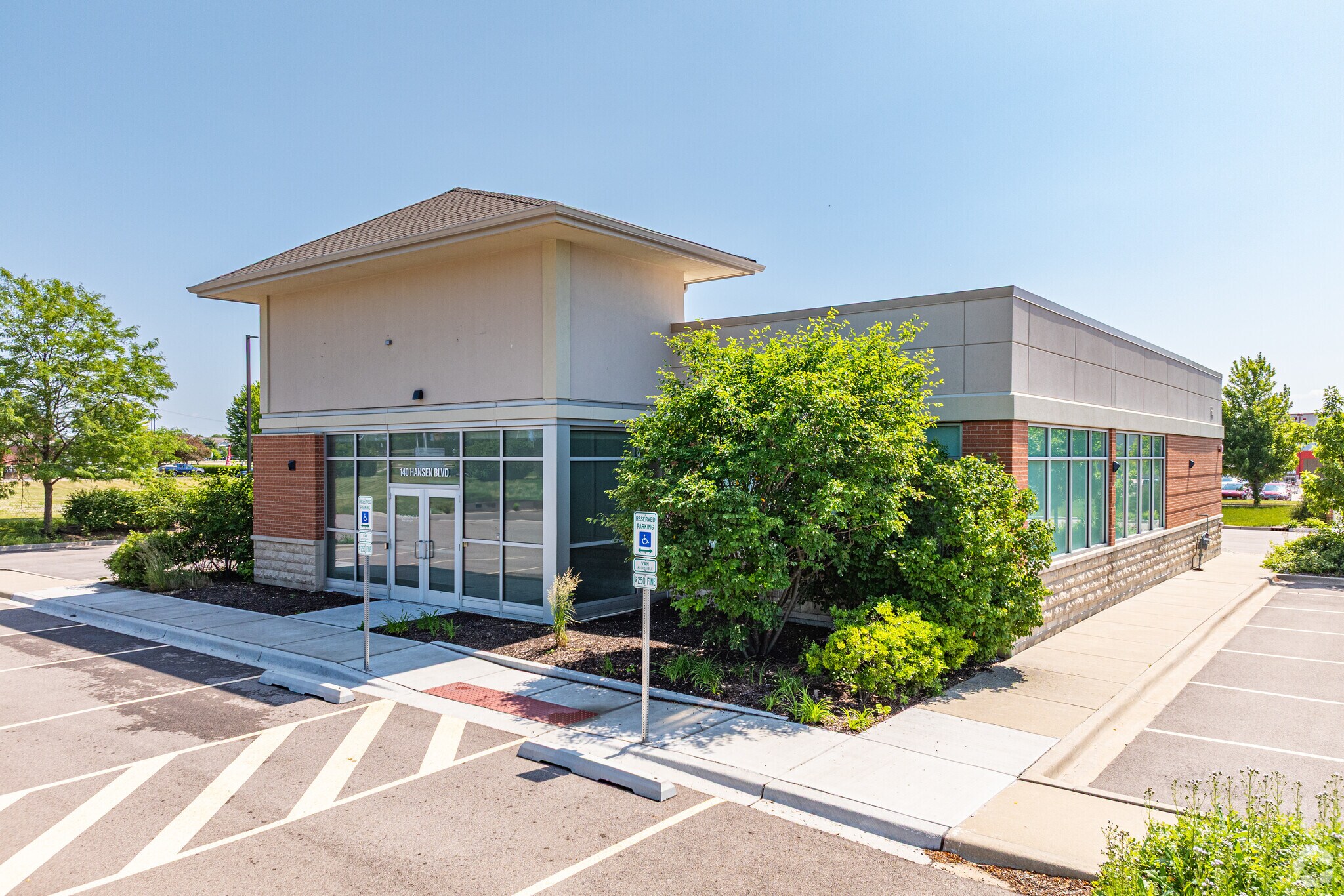140 Hansen Blvd, North Aurora, IL for lease Primary Photo- Image 1 of 39