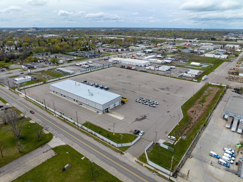 2501 Lippincott Blvd, Flint, MI for sale - Primary Photo - Image 1 of 1