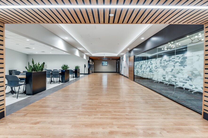 600 E Las Colinas Blvd, Irving, TX à louer - Photo intérieure - Image 3 de 25