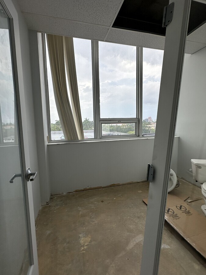 2455 E Sunrise Blvd, Fort Lauderdale, FL 33304 - Unité Full Floor - - Photo intérieure - Image 2 of 38