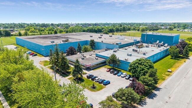 Plus de détails pour 751 D'arcy St, Cobourg, ON - Industriel à vendre