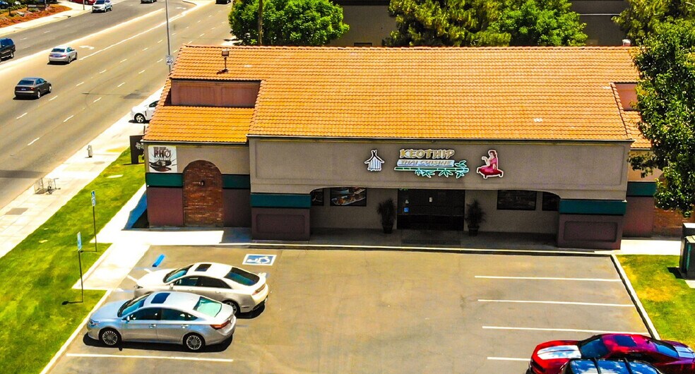 3759 W Shaw Ave, Fresno, CA à louer - Photo du bâtiment - Image 2 de 10