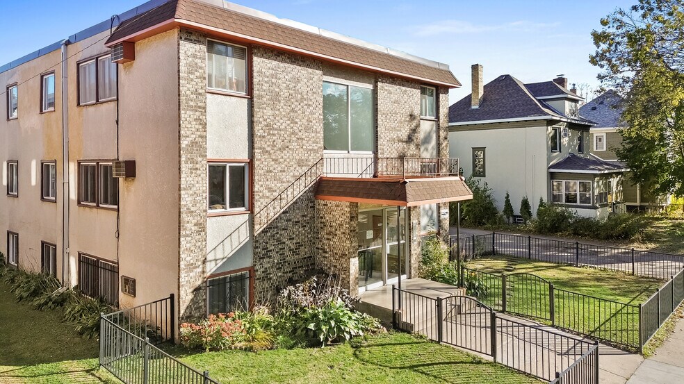 2637 Pleasant Ave S, Minneapolis, MN à vendre - Photo du bâtiment - Image 3 de 38