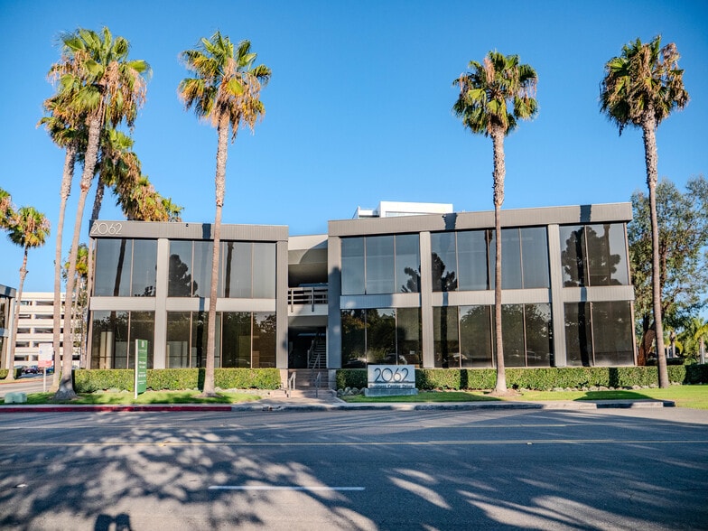 2062 Business Center Dr, Irvine, CA for lease - Building Photo - Image 3 of 14